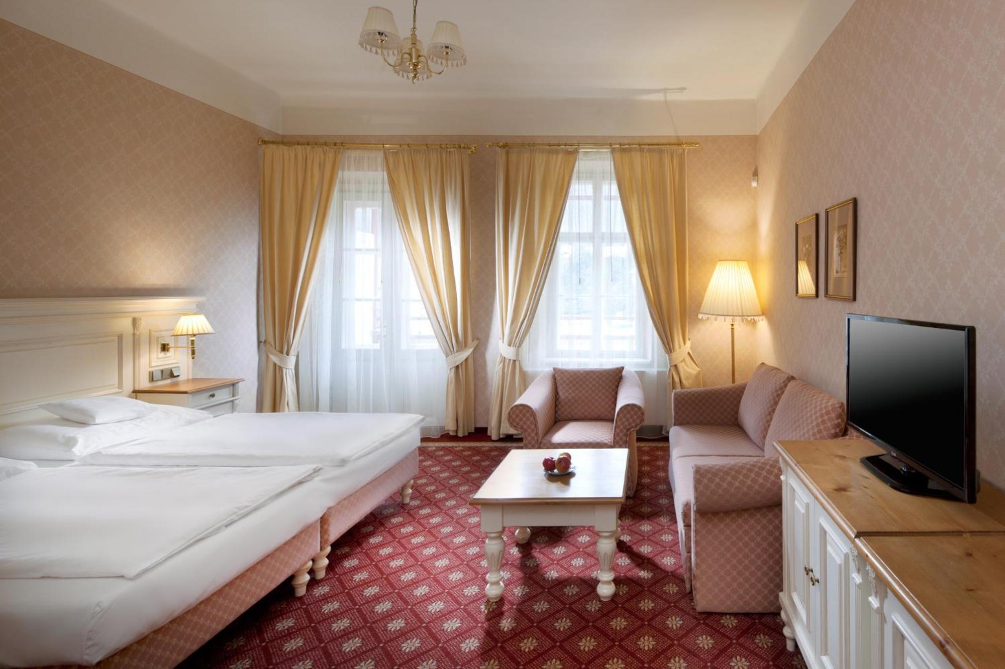 Alpska Ruze Hotel Luhacovice Ngoại thất bức ảnh